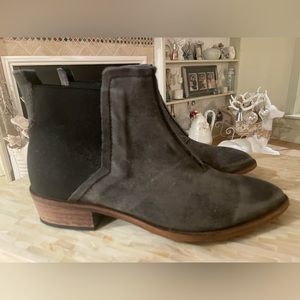Woman’s Ankle Cowboy Style Boots